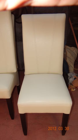 SILLA EN VINIL FLOTER CREMA.