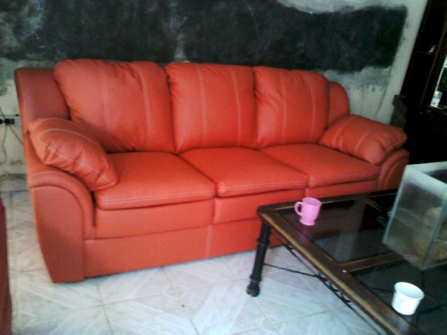 SALA ROJA EN SINTETICO.