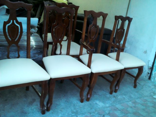 SILLAS DE COMEDOR EN VINIL.