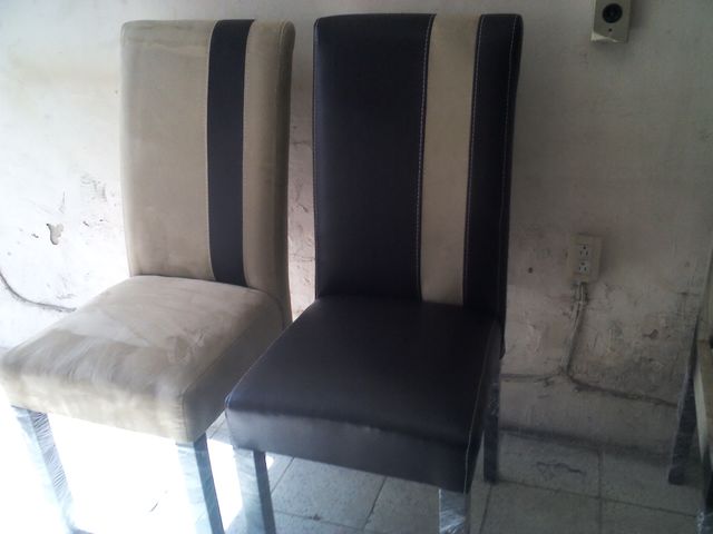SILLAS EN SUEDE, CAFE Y CAMELLO CON FRANJAS INVERTIDAS.