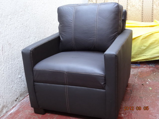 SILLON DE PIEL CHOCO.